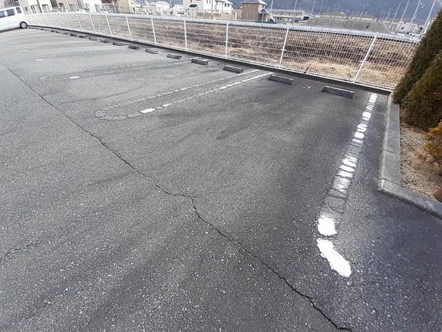 エルカーサ・桜木Ａ（101） 駐車場