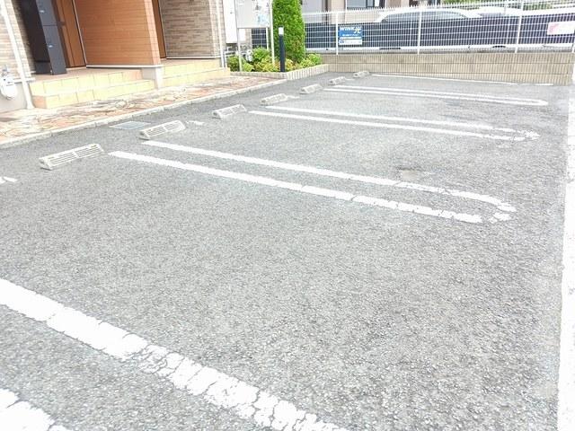 グランアウローラⅥ（206） 駐車場