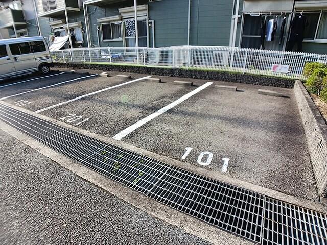 パレスイナバ（203） 駐車場