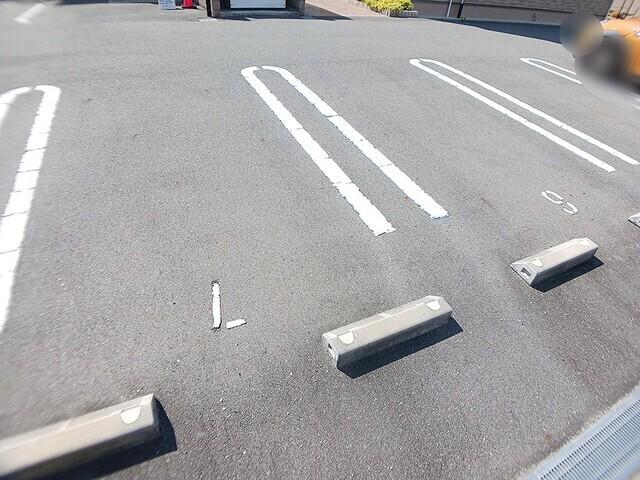ルピナス（104） 駐車場