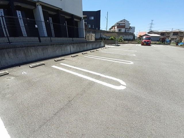 フェリシア御立（302） 駐車場
