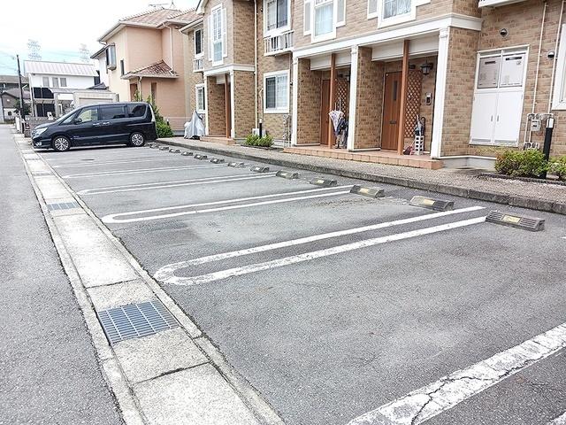 モデルン−ミーツ．（204） 駐車場