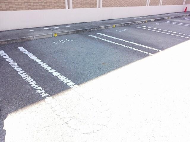 リバーサイドブライト（106） 駐車場