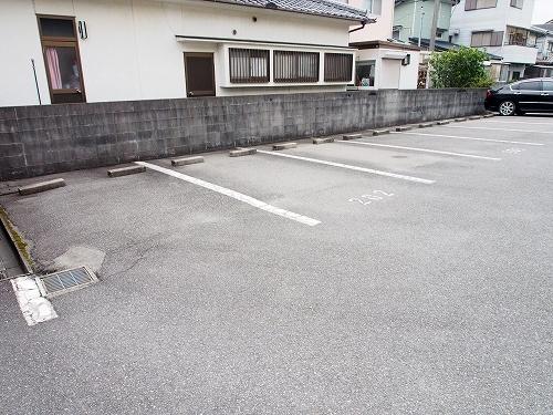 エルダー佐々木（201） 駐車場