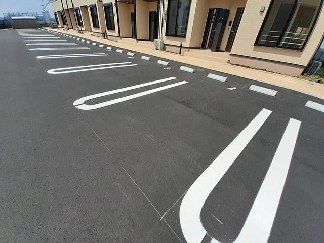 エスパス　リッシュ　田井　Ｂ（104） 駐車場