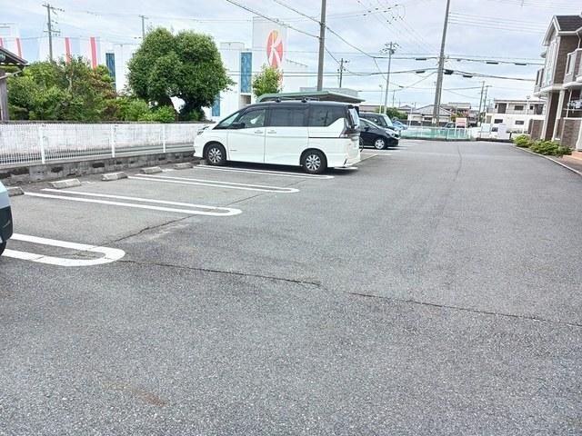 メゾンカルフールＢ（203） 駐車場