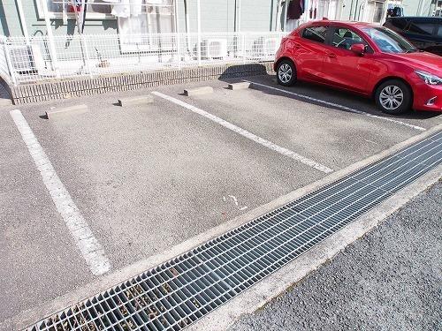 パレスイナバ（201） 駐車場