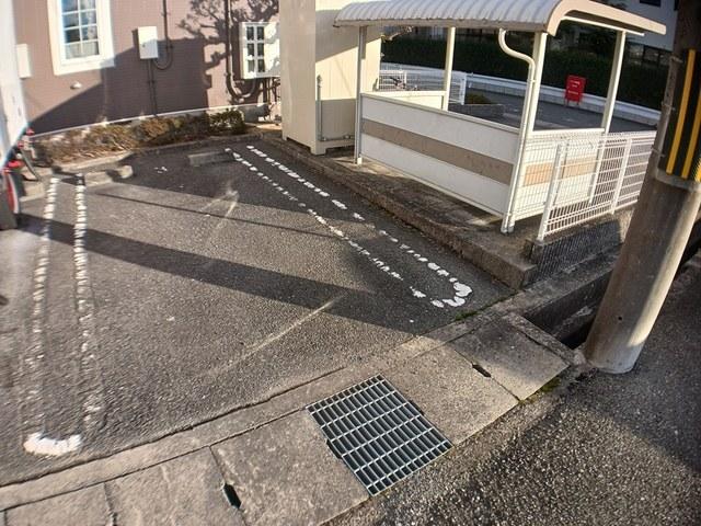 アメニティ１０（202） 駐車場