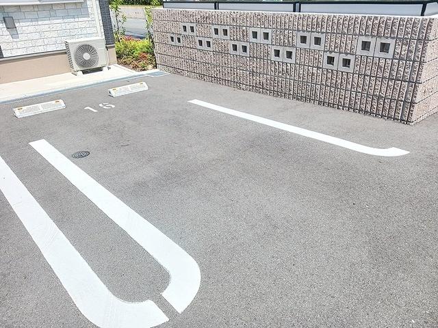 フロレゾンⅡ（102） 駐車場