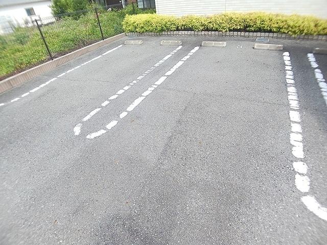 ディア　ベルジュ（103） 駐車場
