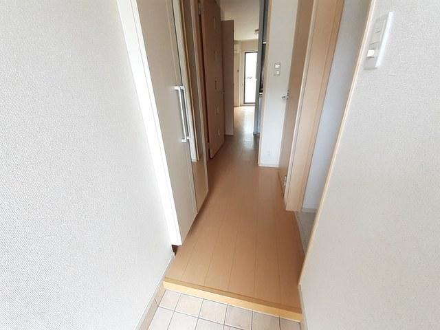 ワイズプランドール（101） 玄関