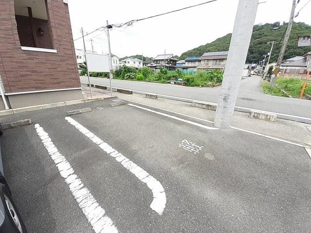 ワイズプランドール（101） 駐車場