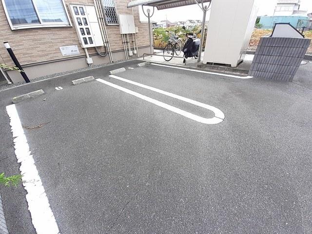 ポーシェガーデン６（201） 駐車場