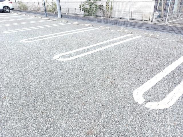 スカイ・ガーデンズ（110） 駐車場