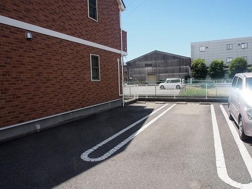 クローバーライフ（202） 駐車場