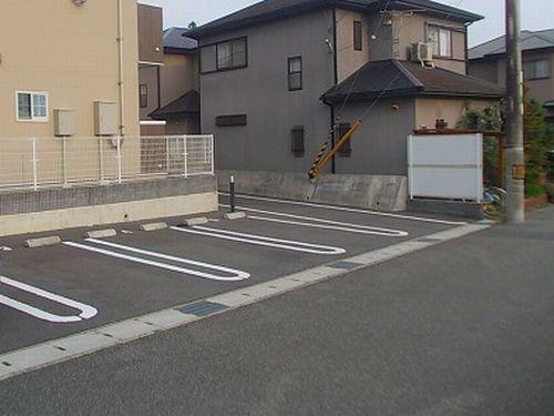 エスト　アロッジオ（203） 駐車場