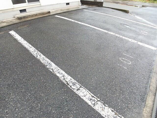 ヴェルディール（102） 駐車場