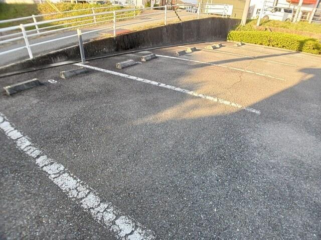 ピュアメゾン（103） 駐車場