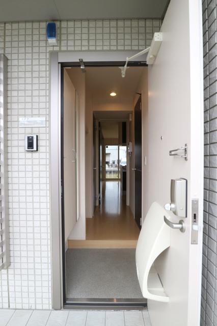 コンフォール蓼野（102） 玄関