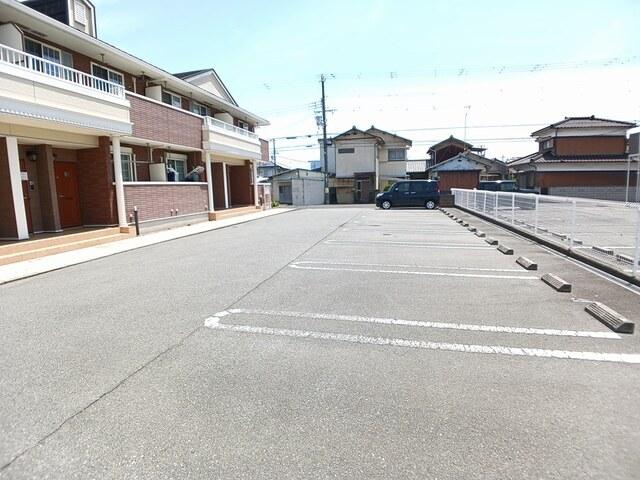 ブリーズ坂上（203） 駐車場