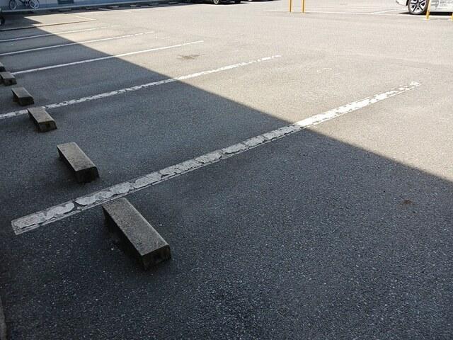 グランディオーズ（301） 駐車場