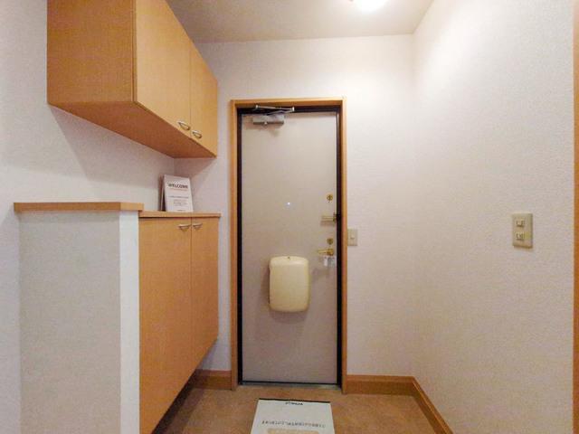 オークスコート西新在家　B棟（6番館） 玄関