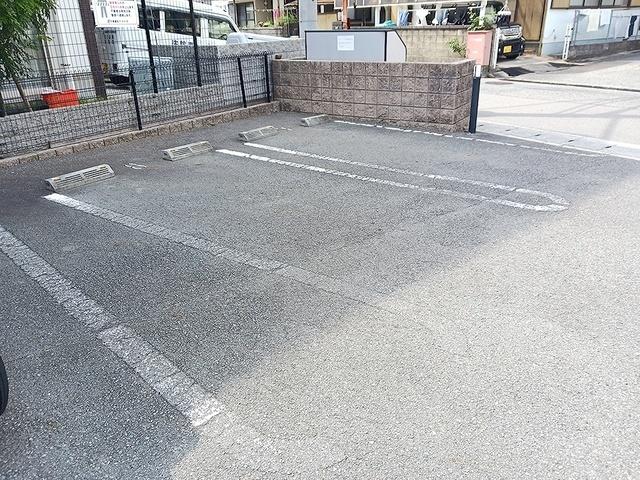 グラース・アンジュ（102） 駐車場