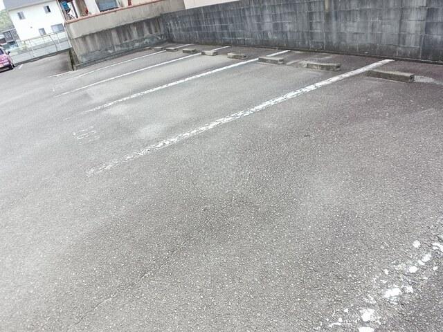 エルダー佐々木（205） 駐車場