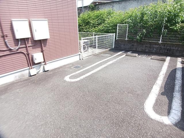 エーデル緑ヶ丘Ｃ（104） 駐車場