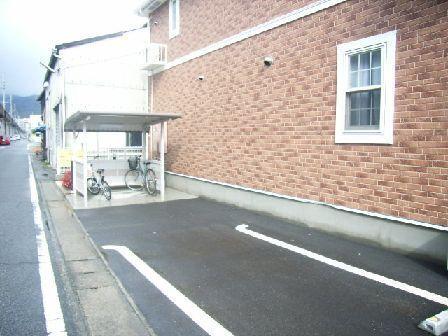 ブルーメ野里Ｃ（102） 駐車場
