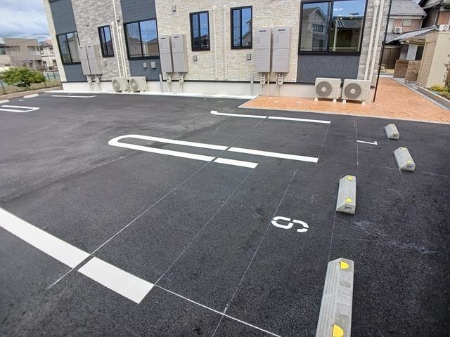 エレマスタ（103） 駐車場