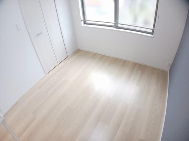 グラムス　レビン（106） 室内