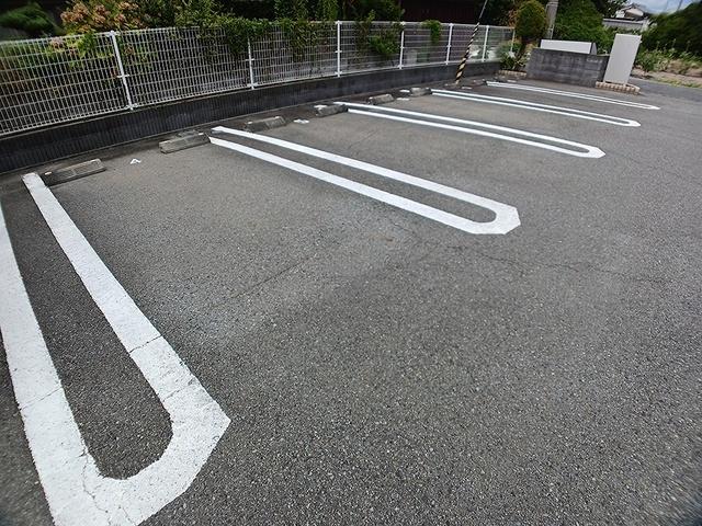 サンリットベルＡ（202） 駐車場