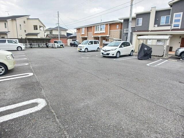 インプレス（201） 駐車場
