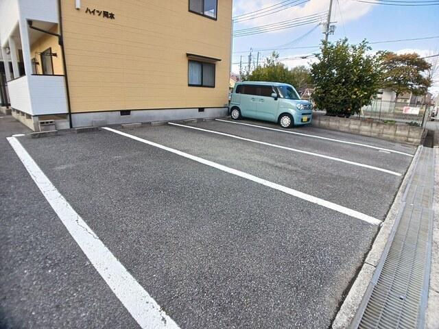 ハイツ岡本（201） 駐車場