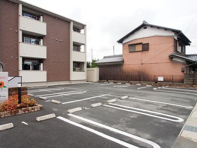 サンフラワー（303） 駐車場