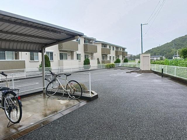 アン・グランジェ（103） 駐車場