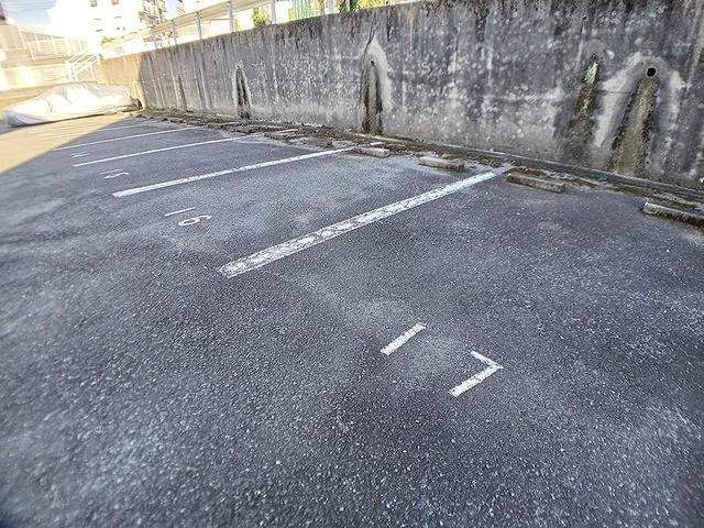 サンライズ青山（103） 駐車場