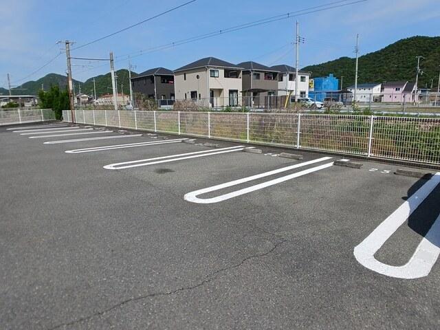 エルカーサ・桜木Ｂ（203） 駐車場