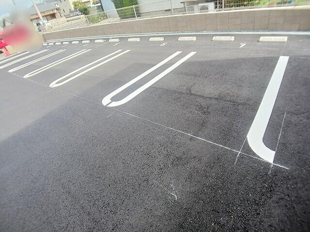 プリムローズ平松（103） 駐車場