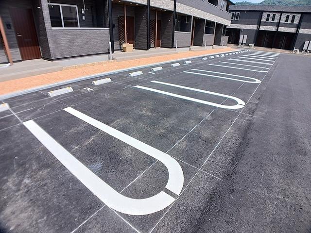 サンセールⅨ　Ａ（103） 駐車場