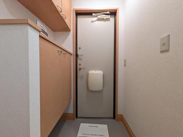 オークスコート西新在家　A棟（3番館） 玄関