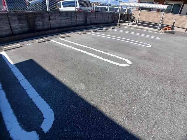 ルミエール・メゾンⅡ（101） 駐車場