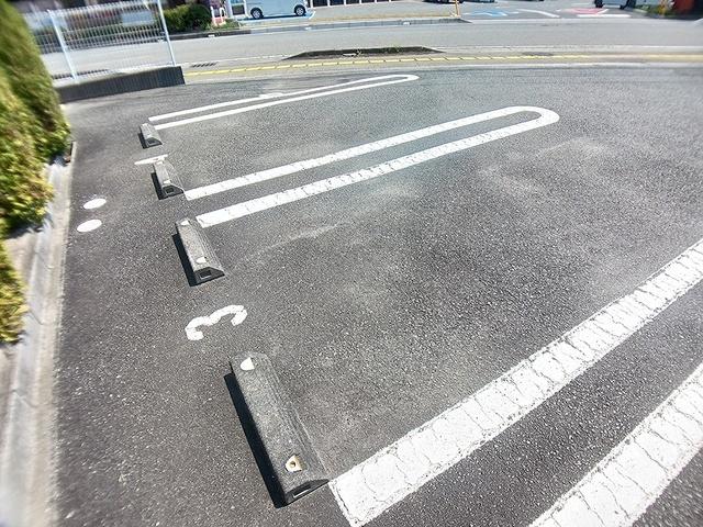 バ−ミィ・アンジュ（201） 駐車場