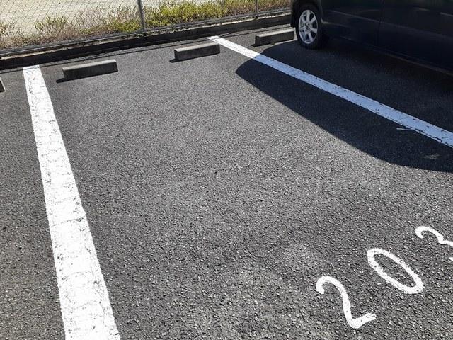 パルネット辻井（201） 駐車場
