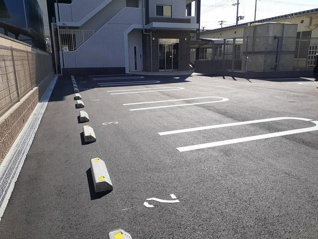 クレール（205） 駐車場