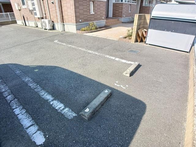 メゾン・ド・グラースＡ（202） 駐車場