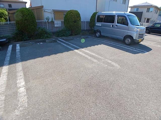 エメラルド雅（101） 駐車場