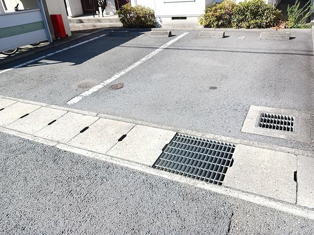 クレストール上野田　Ｂ（102） 駐車場