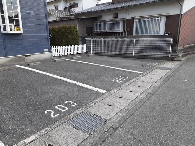 アメニティ浅見（205） 駐車場